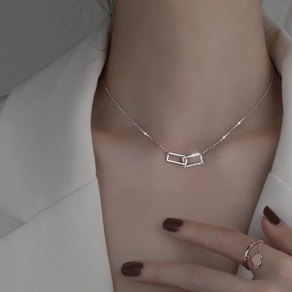 Jewelry - NEW Silver interlocking double ring Necklace